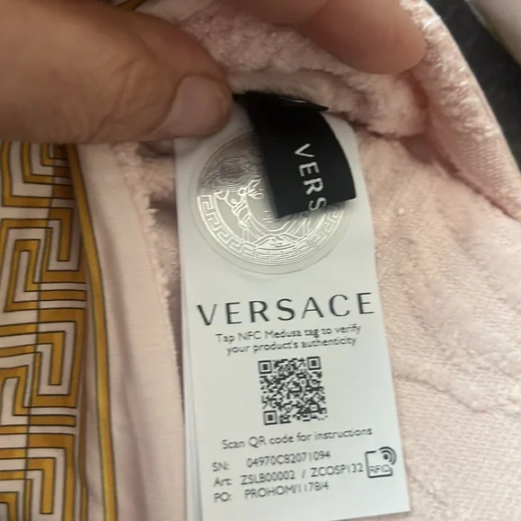 (𝐒𝐎𝐋𝐃)🥂𝐇𝐏!🥂Versace MEDUSA AMPLIFIED PRINT Slippers NWT - Picture 9 of 14